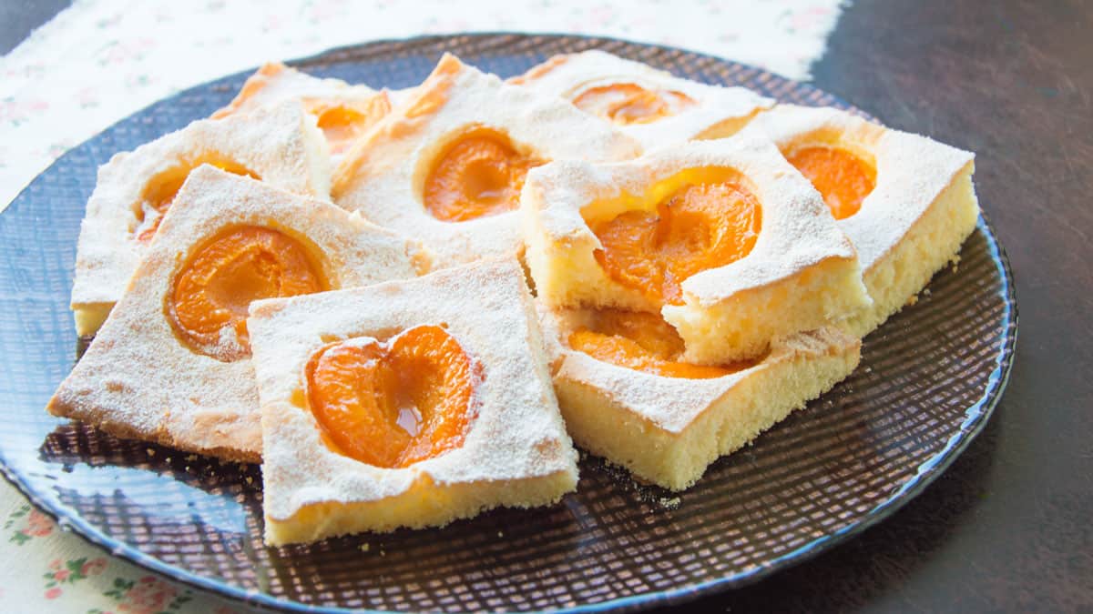 Fluffy Apricot Squares Simply Irresistible Italian Recipe Book