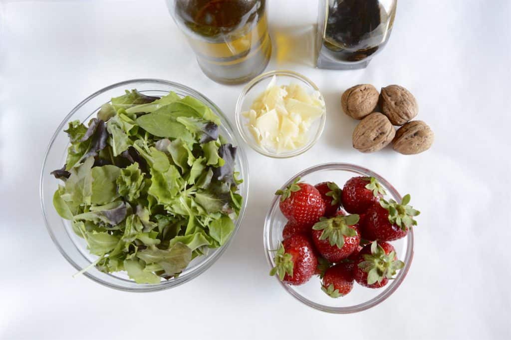 Strawberries Balsamic And Mixed Greens Salad - Ingredients