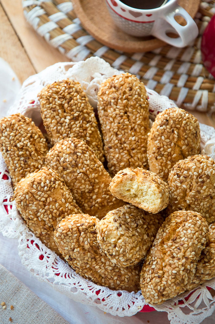 Reginelle {Italian Sesame Cookies} - Italian Recipe Book