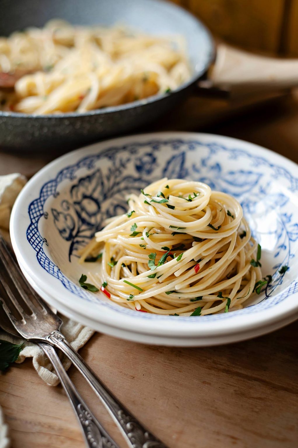 Spaghetti Aglio, Olio e Peperoncino : Italian Recipe Book