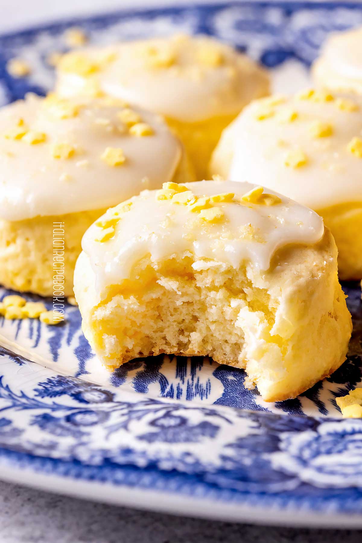 lemon ricotta cookies inside